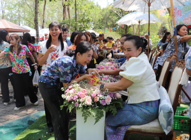 กิจกรรม “สืบสานประเพณีสงกรานต์” ประจำปี 2569 โดยมีนายชาธิป ... พารามิเตอร์รูปภาพ 13