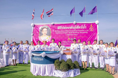 พิธีเจริญพระพุทธมนต์และทำบุญตักบาตรถวายพระราชกุศล ... พารามิเตอร์รูปภาพ 1
