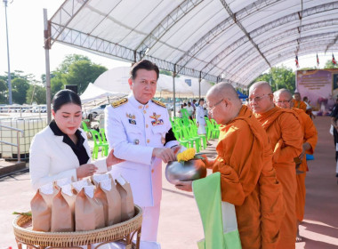 พิธีเจริญพระพุทธมนต์และทำบุญตักบาตรถวายพระราชกุศล ... พารามิเตอร์รูปภาพ 4