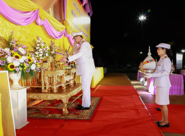 พิธีถวายเครื่องราชสักการะ วางพานพุ่ม ... พารามิเตอร์รูปภาพ 1