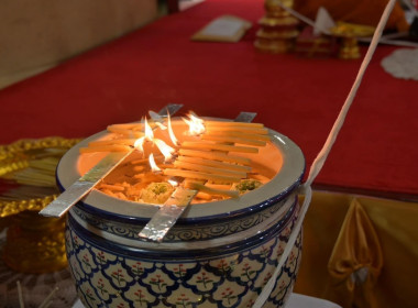 พิธีเสกน้ำพระพุทธมนต์ศักดิ์สิทธิ์ ณ พระอุโบสถ วัดคูยาง ... พารามิเตอร์รูปภาพ 4
