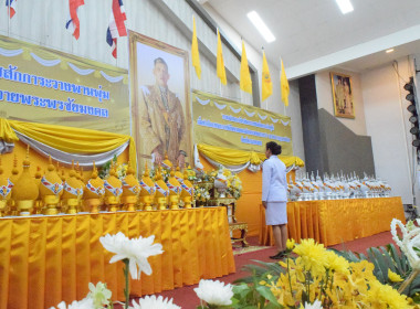 พิธีถวายเครื่องราชสักการะและวางพานพุ่ม ... พารามิเตอร์รูปภาพ 2