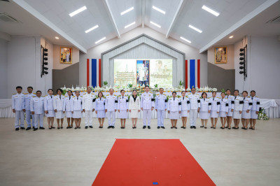 พิธีวางพานพุ่มดอกไม้ถวายราชสักการะเบื้องหน้าพระบรมฉายาลักษณ์ พระบาทสมเด็จพระบรมชนกาธิเบศร มหาภูมิพลอดุลยเดชมหาราช บรมนาถบพิต ... พารามิเตอร์รูปภาพ 1