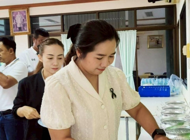 ทำบุญตักบาตร ถวายเพลพระ ร่วมกับประธาน กรรมการ ... พารามิเตอร์รูปภาพ 8